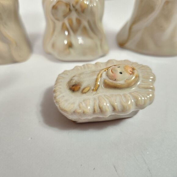 Kirkland's Potter's Garden Christmas 10 Piece Nativity Scene - Picture 10 of 16